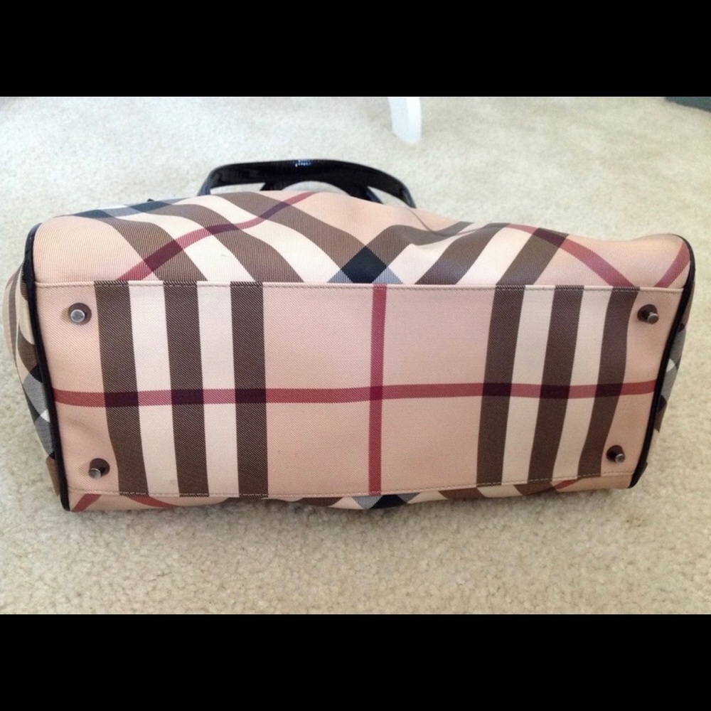 💥SOLD💥 Burberry NovaCheck Handbag - Picture 2 of 7
